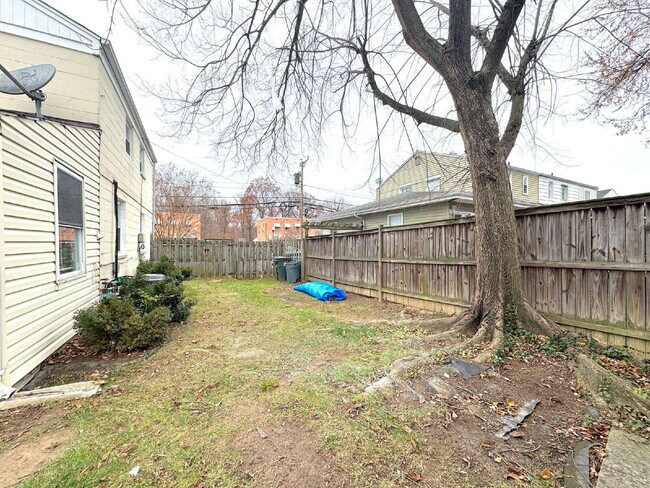 Building Photo - 5612 7th Rd S