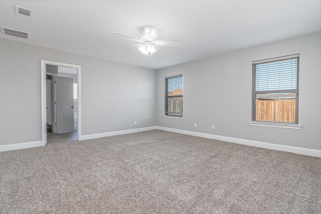 Building Photo - 705 E 96th St