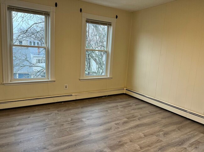 Building Photo - 224 Charles St