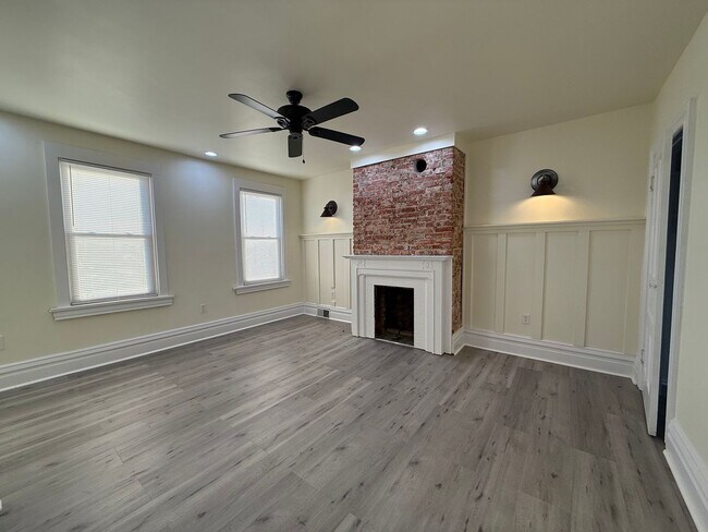 Building Photo - Updated 3BR 1 bath house now showing!