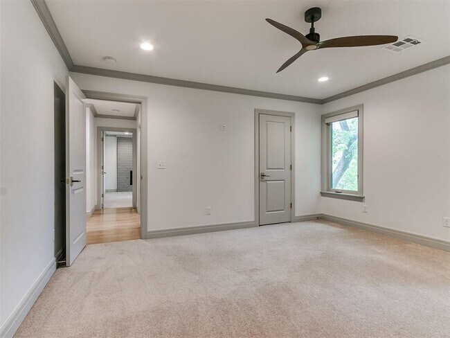 Building Photo - 1201 Glenbrook Dr