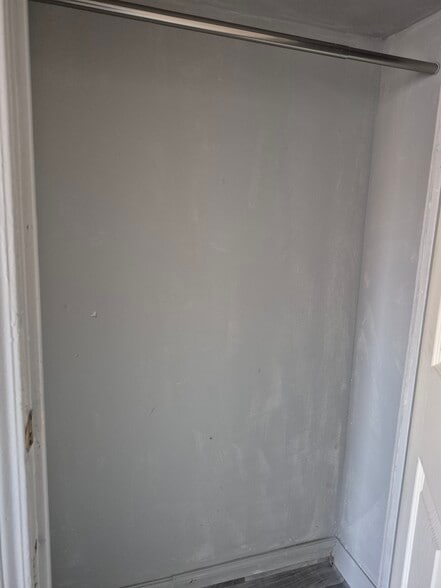Closet - 179 Hart St