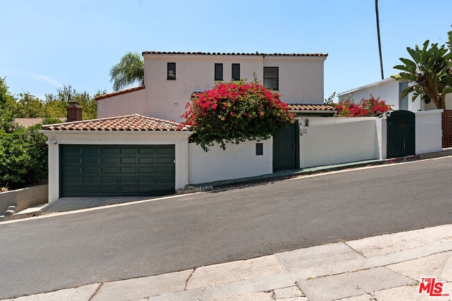 Building Photo - 7918 Hillside Ave