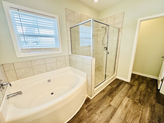 Building Photo - 464 Honeyhill Lp