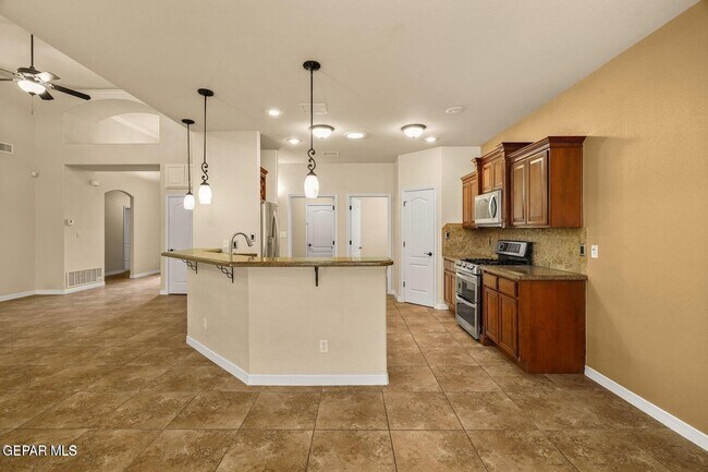 Building Photo - 14117 Rainbow Point Dr