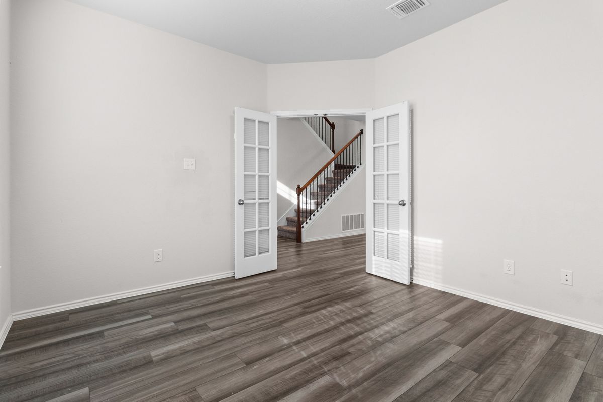 Building Photo - 309 Paddock Ln