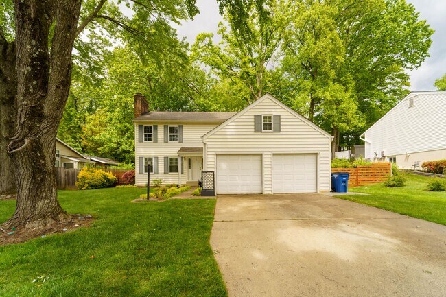 Building Photo - Meticulously Maintained 4 BR 2.5 BA Home in Burke, VA