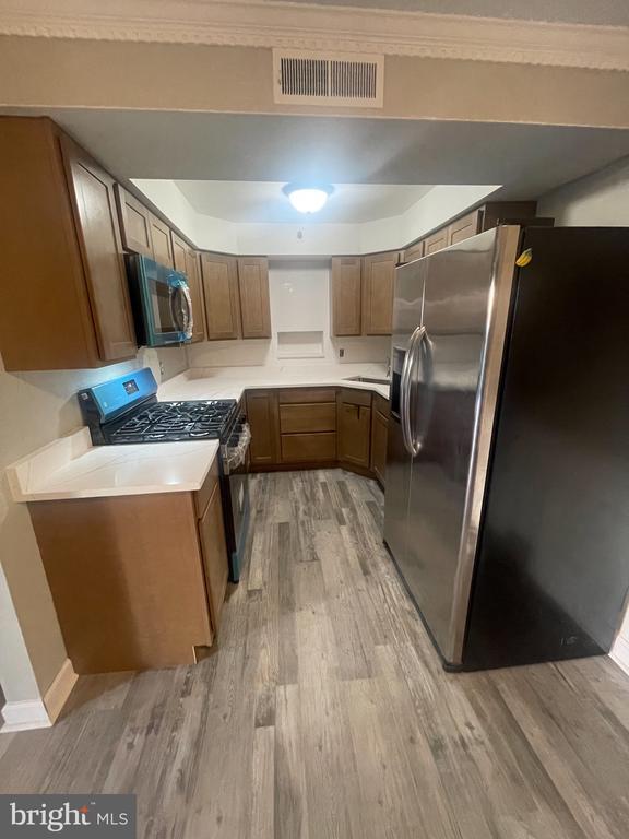 Building Photo - 201 S Augusta Ave