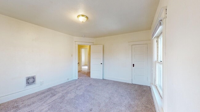 Building Photo - Fantastic Downtown Ames Location