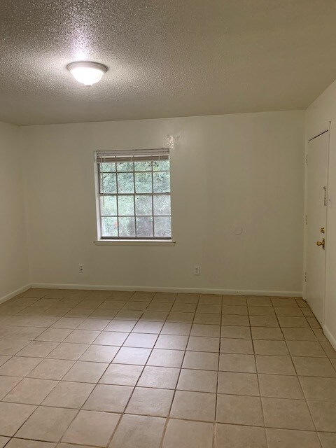 Building Photo - 18 S Catherine St