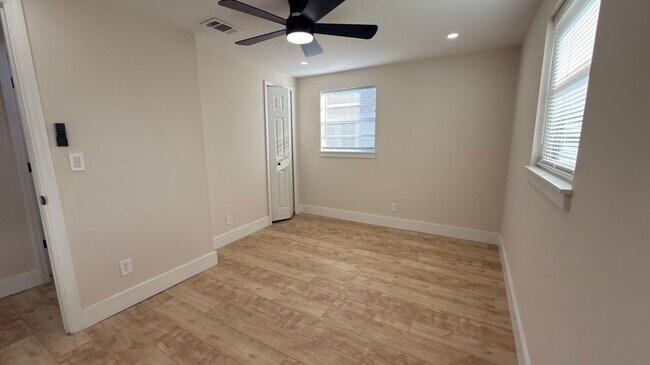 Building Photo - 5813 Tampico Rd