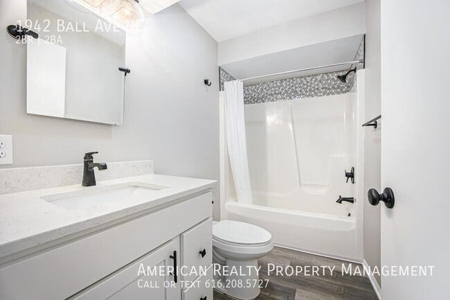 Building Photo - 1942 Ball Ave NE