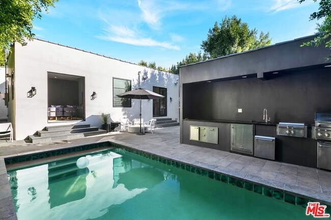 Building Photo - 903 N Crescent Heights Blvd