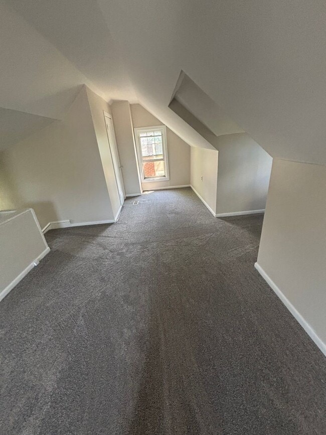 Building Photo - Beautifully Renovated 4-Bedroom Home in Cl...
