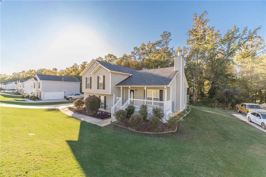 Building Photo - 583 Embassy Walk