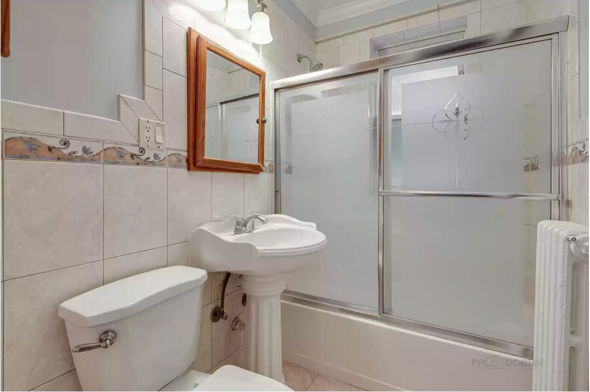 bathroom - 5725 N Bernard St