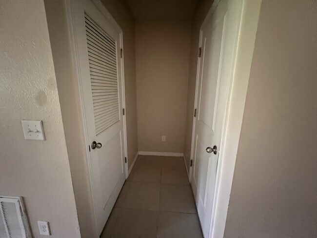 Building Photo - 9704 Pepper Tree Trl