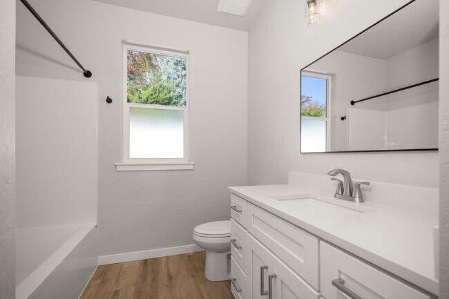 Building Photo - 4205 N Stout Ct