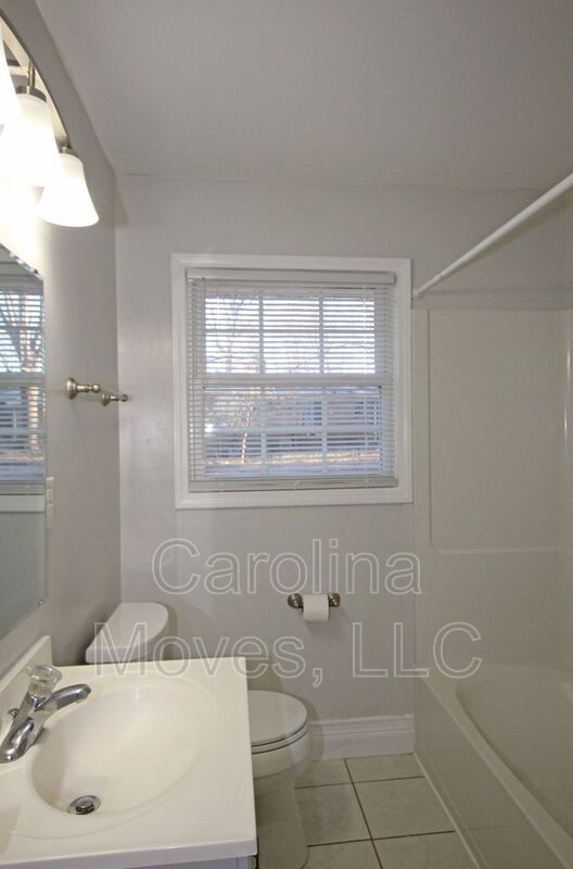 Building Photo - 16 Ashwood Ave