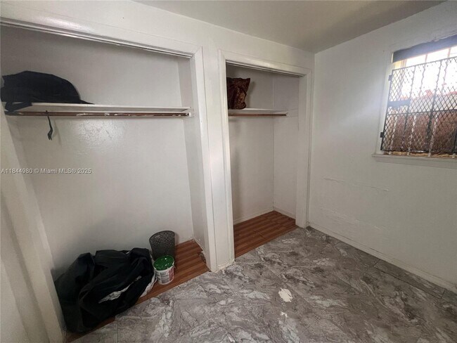 Building Photo - 1720 NE 148th St