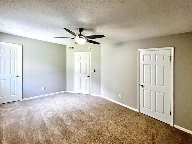 Building Photo - 5935 Shane Cir