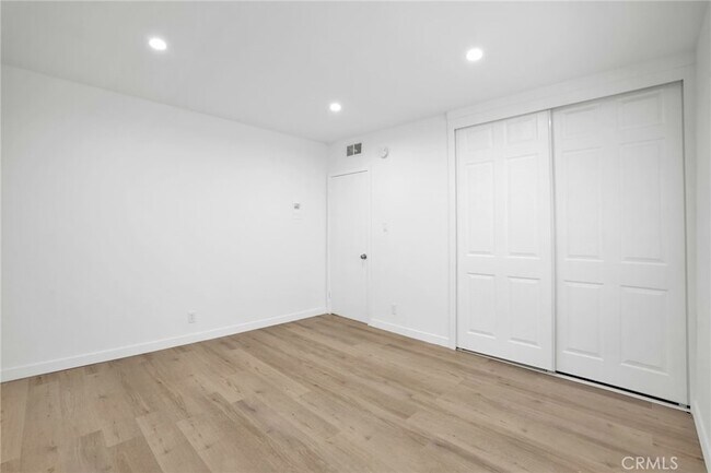Building Photo - 13018 Valleyheart Dr