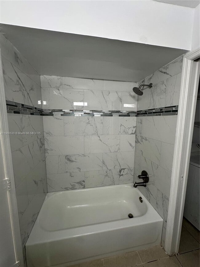 Building Photo - 10295 Hidden Springs Ct