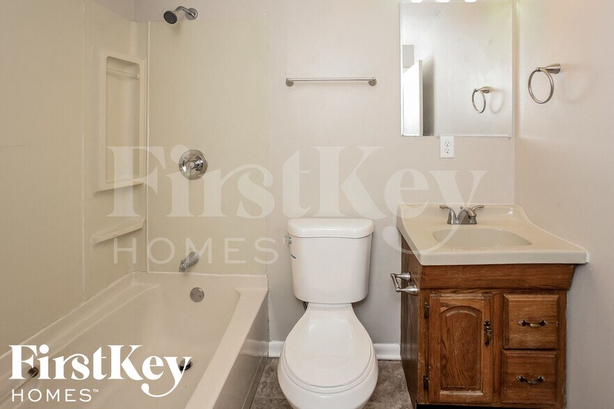 Building Photo - 5920 Schoolwood Dr