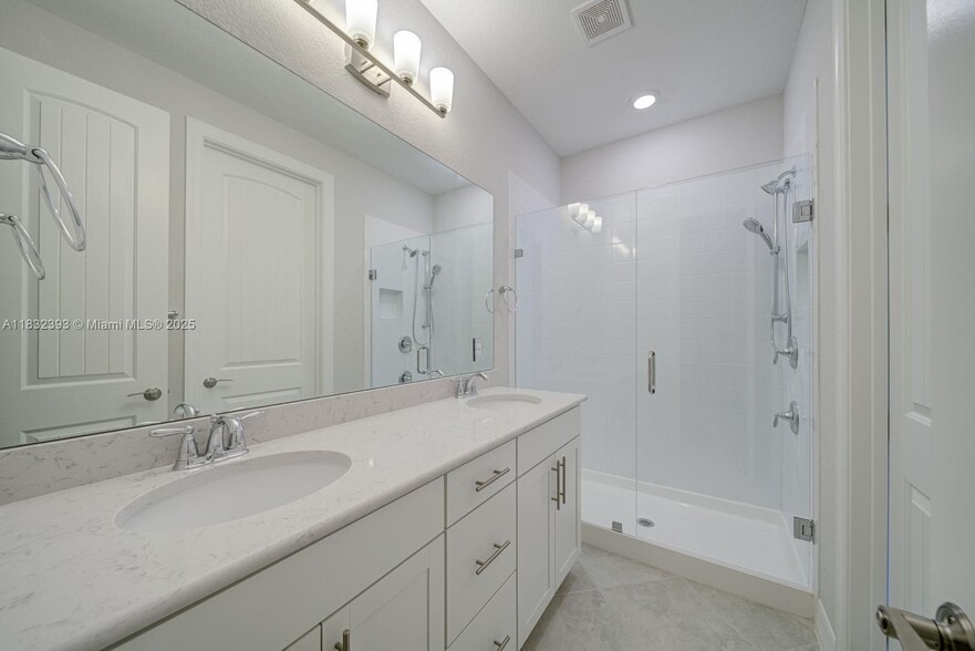 Building Photo - 1280 Eucalyptus Dr
