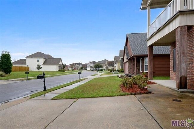 Building Photo - 4 Bedroom House off Old Hammond near S. Fl...