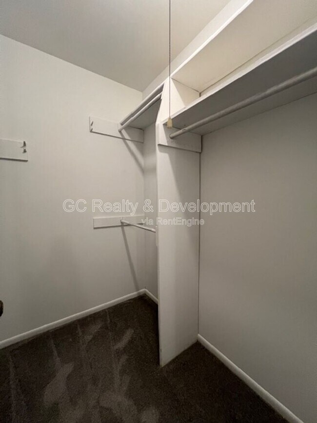 Building Photo - 1536 Young Cir