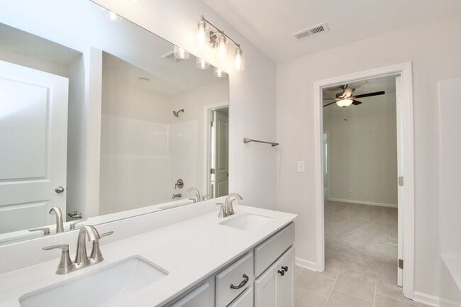 Building Photo - Brand New Hugston Home Near Lee Scott Acad...