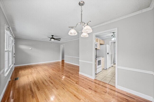 Building Photo - 541 Donna Dr