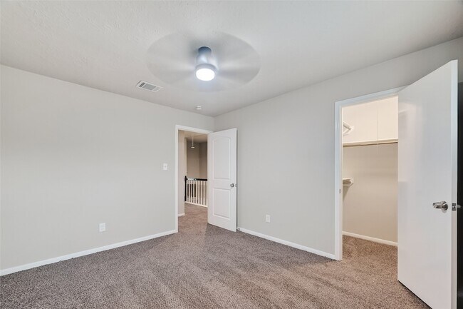 Building Photo - 2402 Oak Shores Dr