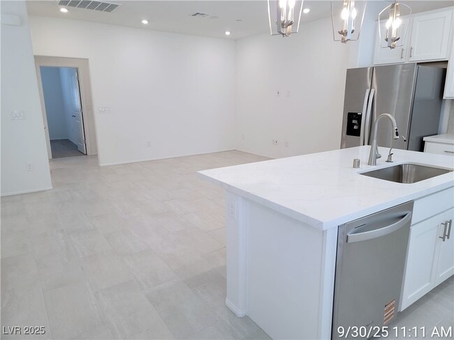 Building Photo - 8671 Luxuriant Ave