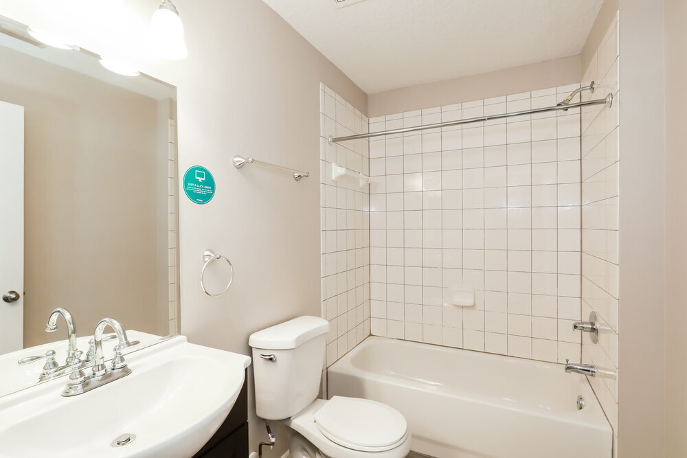 Building Photo - 2704 Creekfront Dr