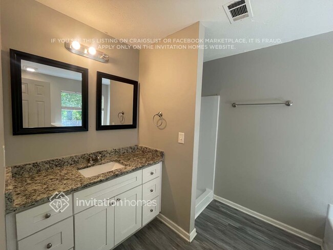 Building Photo - 1415 Oak Knoll Dr NE