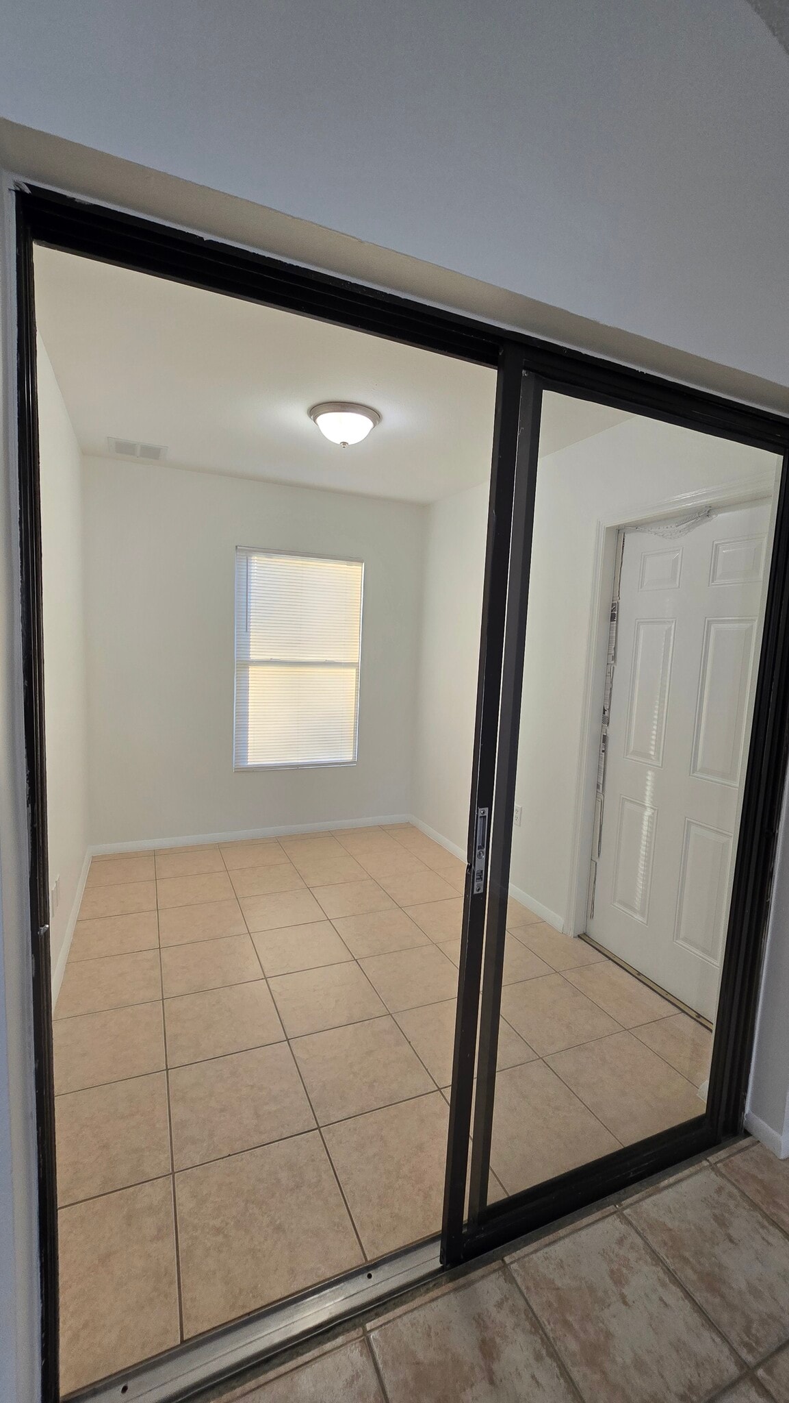 Building Photo - 846 Grenadier Dr