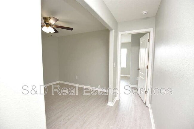 Building Photo - 515 Sandstone St