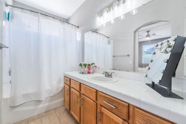 Building Photo - Single Story, 3 Bedroom, 2 Bath in Summerlin!