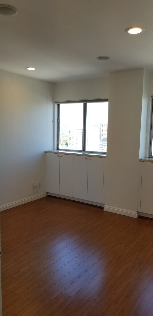Building Photo - 10701 Wilshire Blvd