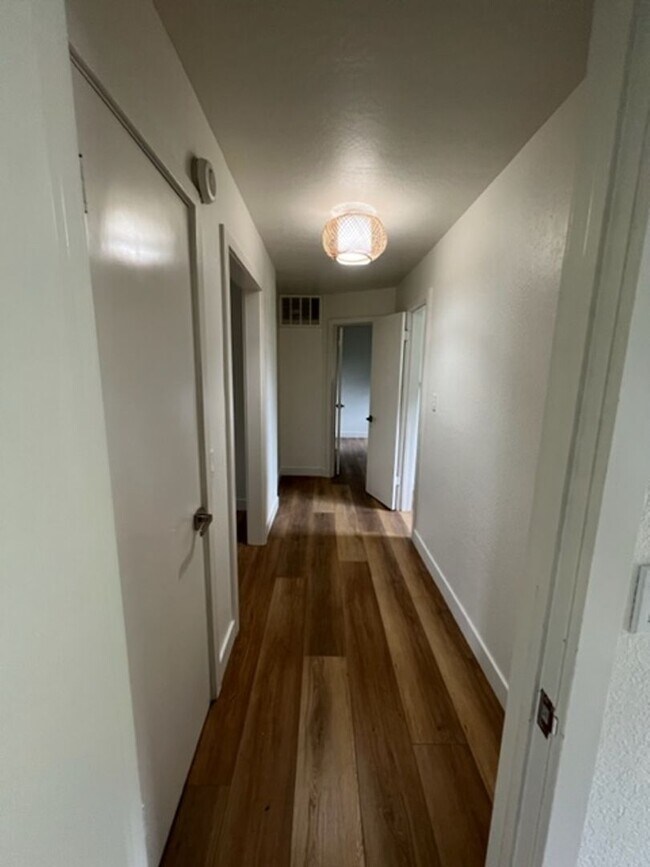 Building Photo - Beautiful Home on a quiet street