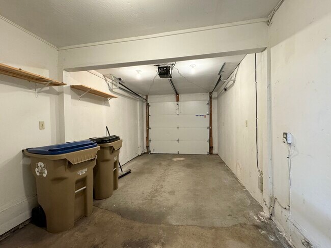 Building Photo - 1401 E 23rd Ave