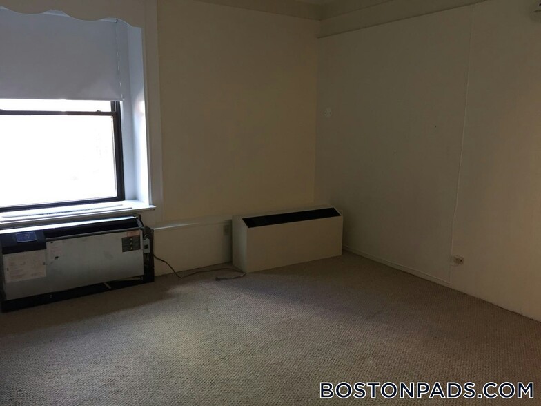 Building Photo - 62 Boylston St