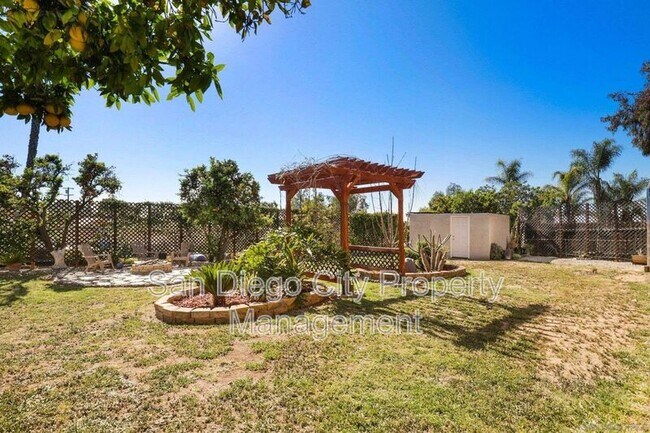 Building Photo - 5442 San Onofre Terrace