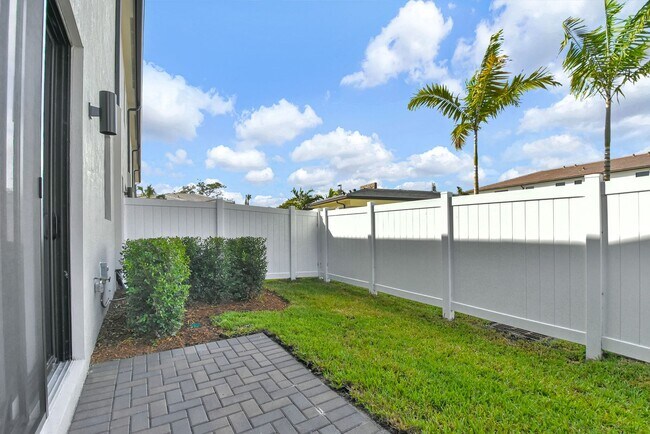 Building Photo - 706 Del Vista Rd