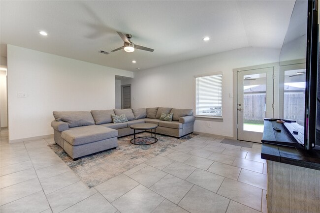 Building Photo - 4006 Elk Crk Ct