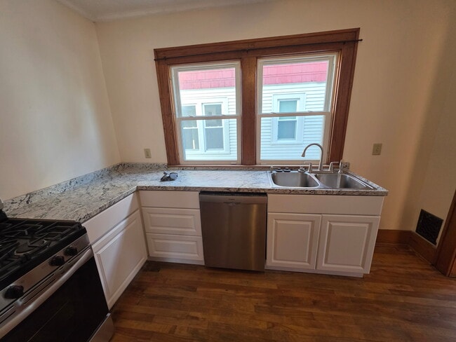 Building Photo - 144 Forest Hill Dr