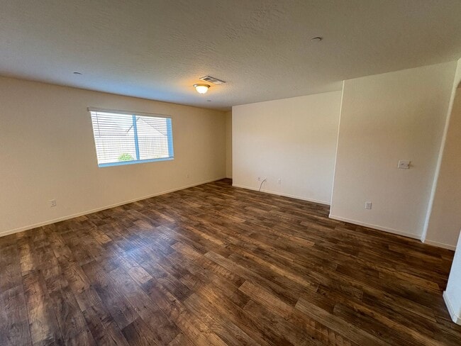 Building Photo - Beautiful Visalia Home Available Now!