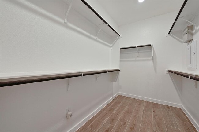 Building Photo - 201 Arches Dr